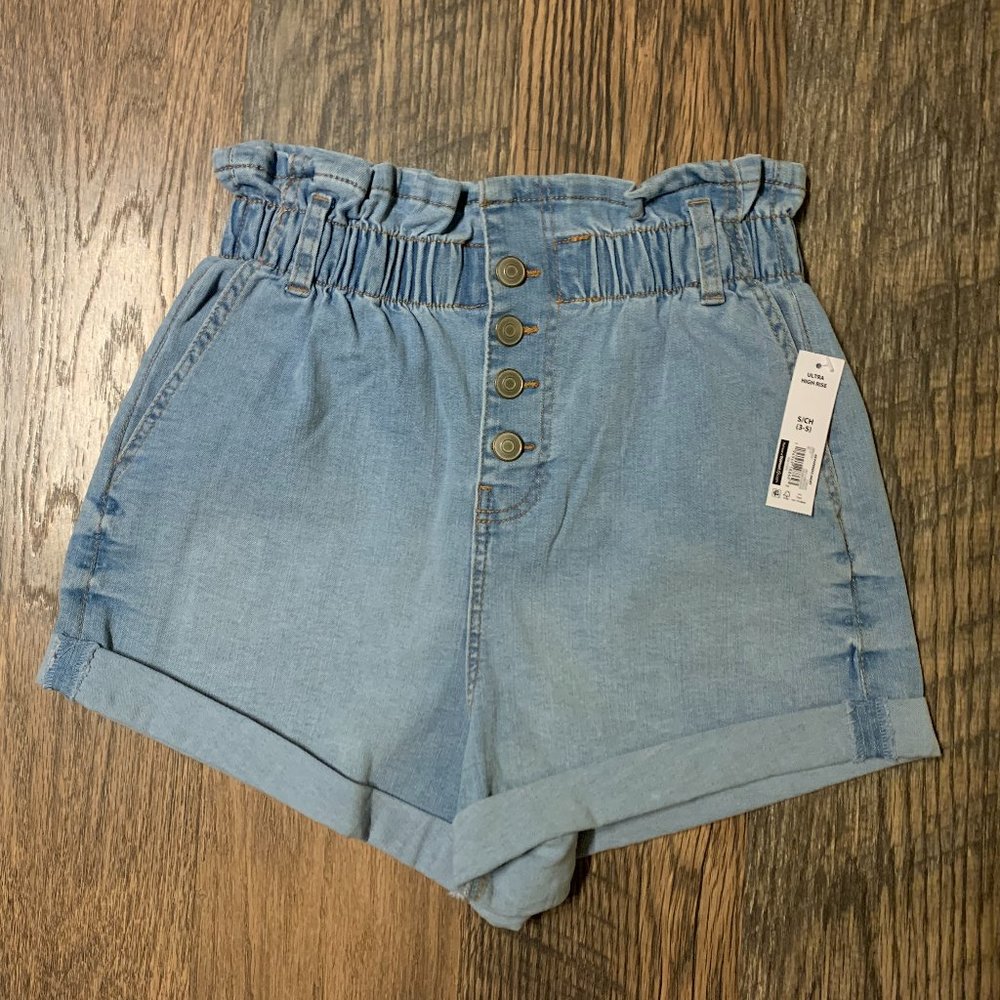 *NWT* No Boundaries Ladies Small Elastic Waist Button Closure Jean Shorts